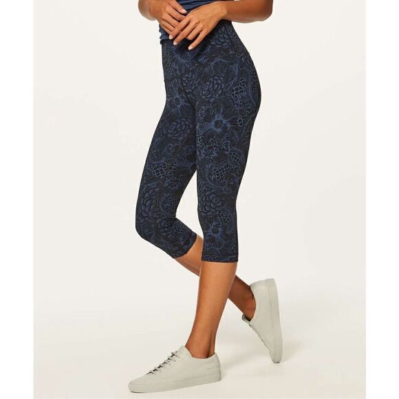 Womens Lululemon Wunder Under Hi-Rise 1/2 Tight - Picture 1 of 5